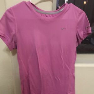 women’s nike t-shirt